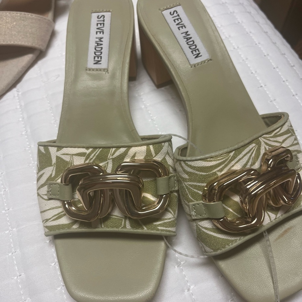 Steve Madden Gold buckle  Olive pattern slide new with tags